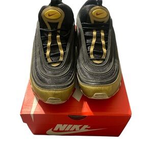 Nike Men's Black and Gold Sneakers